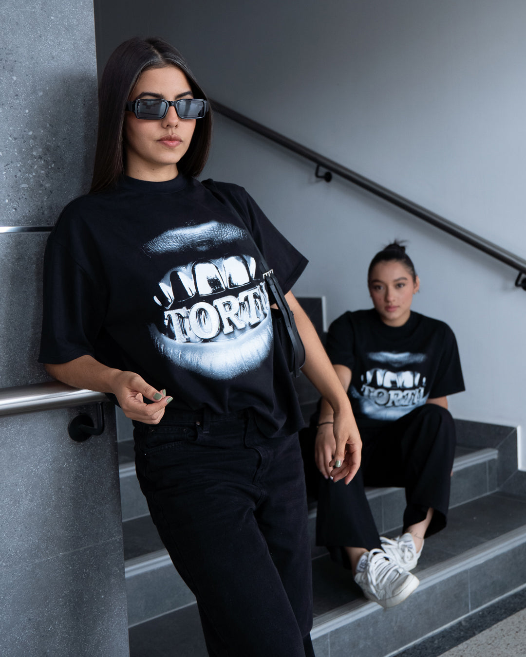 BLUE WHITTING TSHIRT BLACK