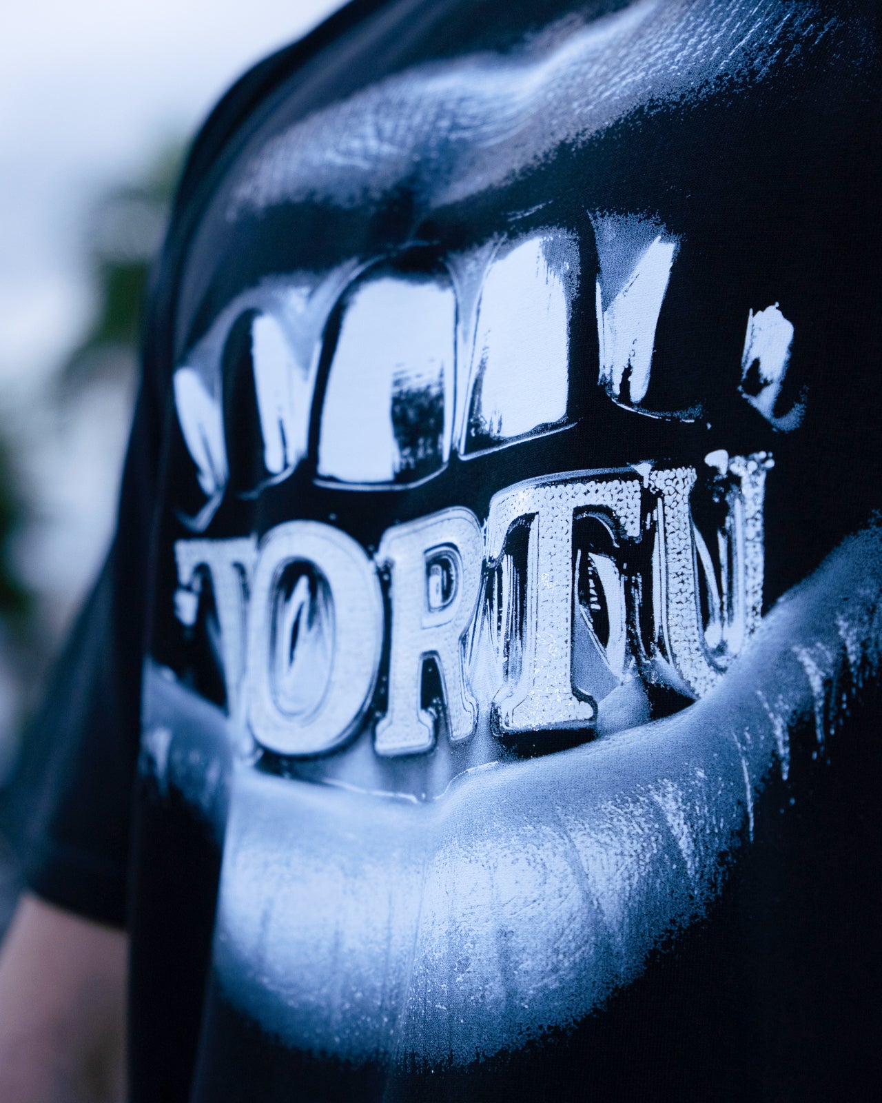 BLUE WHITTING TSHIRT BLACK